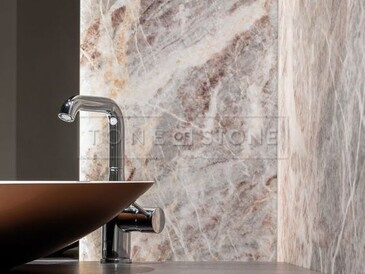 Velkoformátový kamenný obklad stěny z mramoru Fior di Pesco