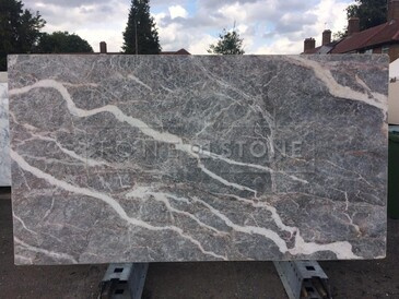 Mramorová deska Fior di Pesco. Zakázkové kamenictví TONE OF STONE Mramorová deska Fior di Pesco. Zakázkové kamenictví TONE OF STONE