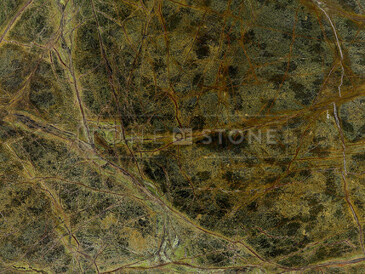Kamenná mramorová deska Rain Forest Green s jasně zeleným zbarvením a typickým žilkováním. Zakázkové kamenictví TONE OF STONE 