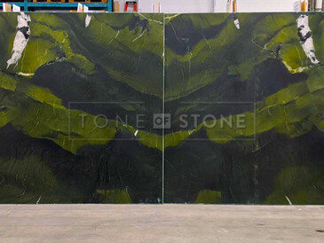 Přírodní kámen Avocatus vhodný pro obklad stěny s technikou bookmatch.