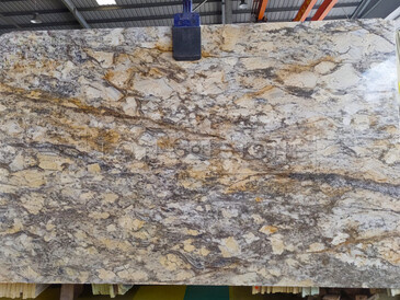 Kamenná deska žuly Torpedo Gold.