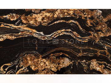 Detail kresby kamene Black Fusion na konferenčním stolku. Zakázkové kamenictví TONE OF STONE.