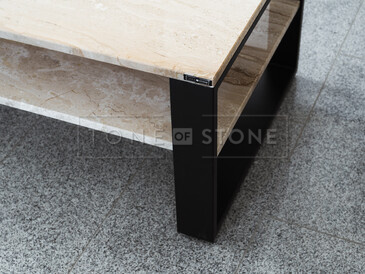 Béžový mramorový stolek Daino Reale. Zakázkové kamenictví TONE OF STONE.