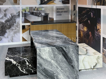 Luxusní jídelní stůl z šedého mramoru, konferenční stolky z bílého a černého mramoru. Zakázkové kamenictví TONE OF STONE.