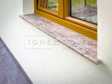 Parapet z kamene Shivakashi - Ivory Brown. Zakázkové kamenictví TONE OF STONE.