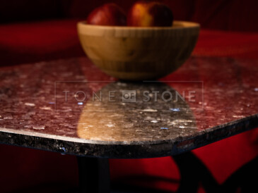 Žulový konferenční stůl.  Zakázkové kamenictví TONE OF STONE.