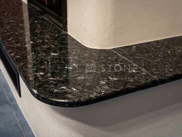 Kamenný krb Labradorit Emerald Pearl. Zakázkové kamenictví TONE OF STONE.