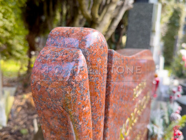 Červený urnový hrob. Zakázková výroba TONE OF STONE.