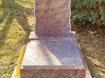 Urnový hrob Paradiso s nápisovou deskou Skalka. Rozměr 80x80 cm. Zakázková výroba TONE OF STONE. Urnový hrob Paradiso s nápisovou deskou Skalka. Rozměr 80x80 cm. Zakázková výroba TONE OF STONE.