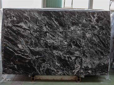 Žulová deska Black Forest. Zakázkové kamenictví TONE OF STONE.