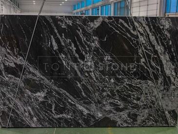 Deska přírodního kamene Black Forest. Zakázkové kamenictví TONE OF STONE.