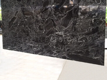 Černý přírodní kámen Black Forest. Zakázkové kamenictví TONE OF STONE.