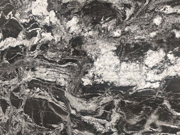 Detail přírodního kamene Black Forest. Zakázkové kamenictví TONE OF STONE.