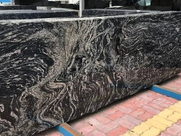 Deska přírodní žuly Black Forest. Zakázkové kamenictví TONE OF STONE.