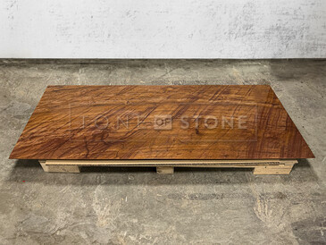 Deska přírodního kvarcitu Las Vegas Rock. Zakázkové kamenictví TONE OF STONE.