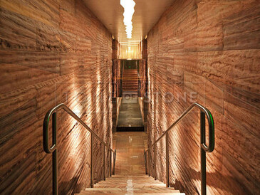 Obklad stěny přírodním kamenem Las Vegas Rock. Zakázkové kamenictví TONE OF STONE.