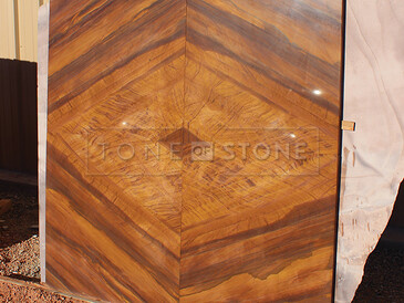 Bookmatch z přírodního kamene Las Vegas Rock - obložení stěny přírodním kamenem. Zakázkové kamenictví TONE OF STONE. Bookmatch z přírodního kamene Las Vegas Rock - obložení stěny přírodním kamenem. Zakázkové kamenictví TONE OF STONE.