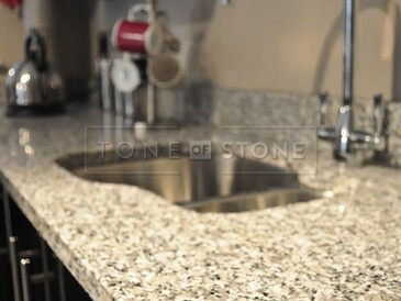 Kuchyně z kamene Rosa Beta. Zakázkové kamenictví TONE OF STONE.