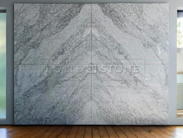 Pusťte si video z realizace obložení stěny přírodním mramorem Bianco Carrara