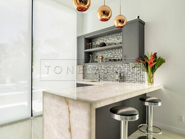 Inspirace - kvarcit Diamond White. Zakázkové kamenictví TONE OF STONE