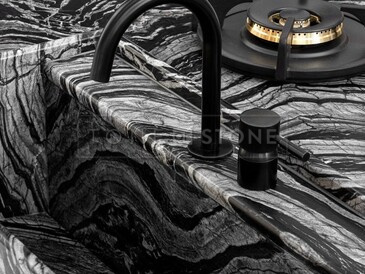 Moderní kuchyně z přírodního mramoru Silver Wave. Zakázkové kamenictví TONE OF STONE. Moderní kuchyně z přírodního mramoru Silver Wave. Zakázkové kamenictví TONE OF STONE.