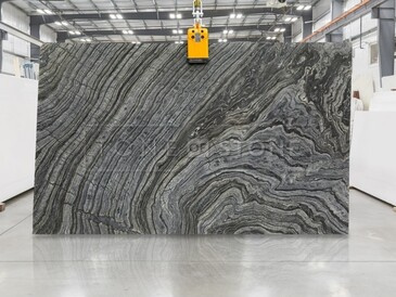 Netradiční šedý mramor Silver Wave. Zakázkové kamenictví TONE OF STONE.