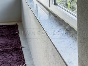 Kamenné parapety Bianco Carrara. Zakázkové kamenictví TONE OF STONE. Kamenné parapety Bianco Carrara. Zakázkové kamenictví TONE OF STONE.