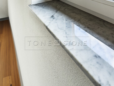 Kamenné parapety z mramoru Bianco Carrara. Zakázkové kamenictví TONE OF STONE. Kamenné parapety z mramoru Bianco Carrara. Zakázkové kamenictví TONE OF STONE.