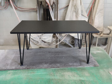 Konferenční stolek z africké žuly Nero Assoluto Zimbabwe. Konferenční stolek z africké žuly Nero Assoluto Zimbabwe.