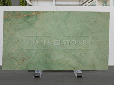 Velkoformátová kamenná deska brazilského kvarcitu Jadore Velkoformátová kamenná deska brazilského kvarcitu Jadore