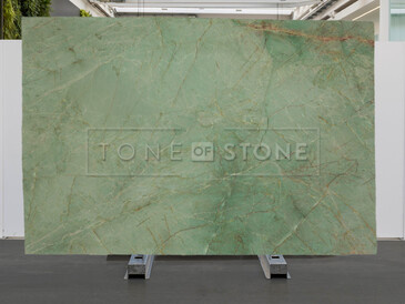 Zelená velkoformátová deska brazilského kvarcitu Jadore Zelená velkoformátová deska brazilského kvarcitu Jadore