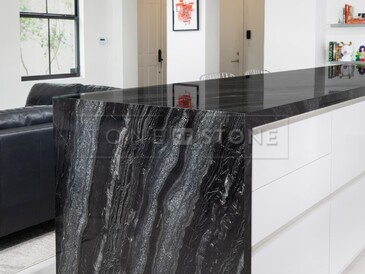 Kamenný obklad ostrůvku ze žuly Agata Black - vizualizace