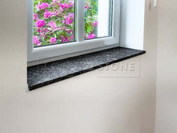 Realizace parapetu z přírodní žuly Steel grey. Zakázková výroba TONE OF STONE.