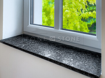 Realizace parapetu z přírodní žuly Steel grey. Zakázková výroba TONE OF STONE. Realizace parapetu z přírodní žuly Steel grey. Zakázková výroba TONE OF STONE.