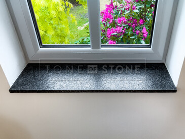 Realizace parapetu z přírodní žuly Steel grey. Zakázková výroba TONE OF STONE. Realizace parapetu z přírodní žuly Steel grey. Zakázková výroba TONE OF STONE.