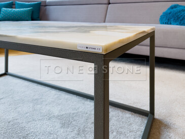 Detail konferenčního stolu z mramoru Calacatta Extra. Zakázková výroba TONE OF STONE. Detail konferenčního stolu z mramoru Calacatta Extra. Zakázková výroba TONE OF STONE.