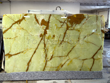 Deska onyxu Onice Verde - skladem v kamenictví TONE OF STONE. Deska onyxu Onice Verde - skladem v kamenictví TONE OF STONE.