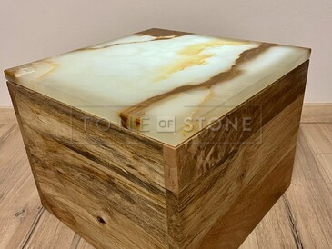 Konferenční stolek s přírodním kamenem Onice Verde