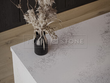 Světlá kuchyňská linka Technistone Pearl Alba