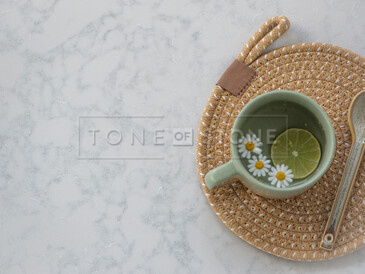 Pod horké předměty použijte izolační podložku. Pod horké předměty použijte izolační podložku.