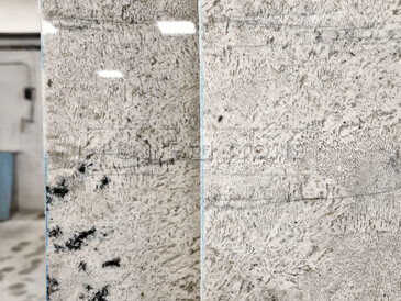 Rozdíl mezi leštěným povrchem a povrchem s názvem leather - žula White Babylon