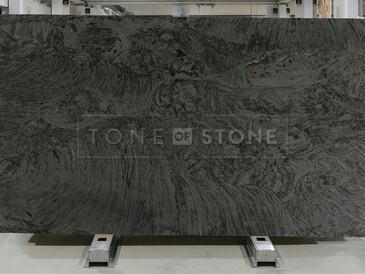 Kvarcit Double Grey je vhodný pro kuchyňské desky, kamenné parapety, stolové desky, koupelnové desky, kamenné obklady stěn apod.