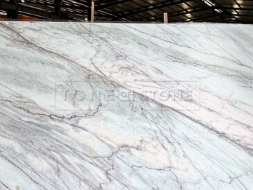 Mramorová deska Aurora Borealis s žilkováním a jemnými zelenými tóny