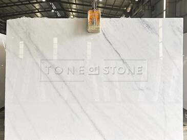 Bílá mramorová deska Lasa White s žilkováním