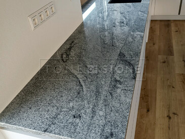 Žulová pracovní deska z přírodního kamene Viscont White (Viscount White)