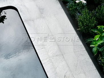 Inspirujte se - obložení bazénu přírodní žulou Viscount White. Inspirujte se - obložení bazénu přírodní žulou Viscount White.