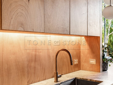 Inspirujte se - kuchyňská pracovní deska z přírodní žuly Viscount White.