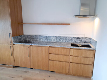 Kuchyňská pracovní deska z přírodní žuly Viscount White.