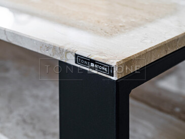 Opracování hrany konferenčního stolku z přírodního kamene Daino - hrana s fazetou.