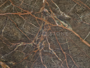 Zelený mramor Rain Forest Green s výrazným žilkováním. Zakázková výroba TONE OF STONE